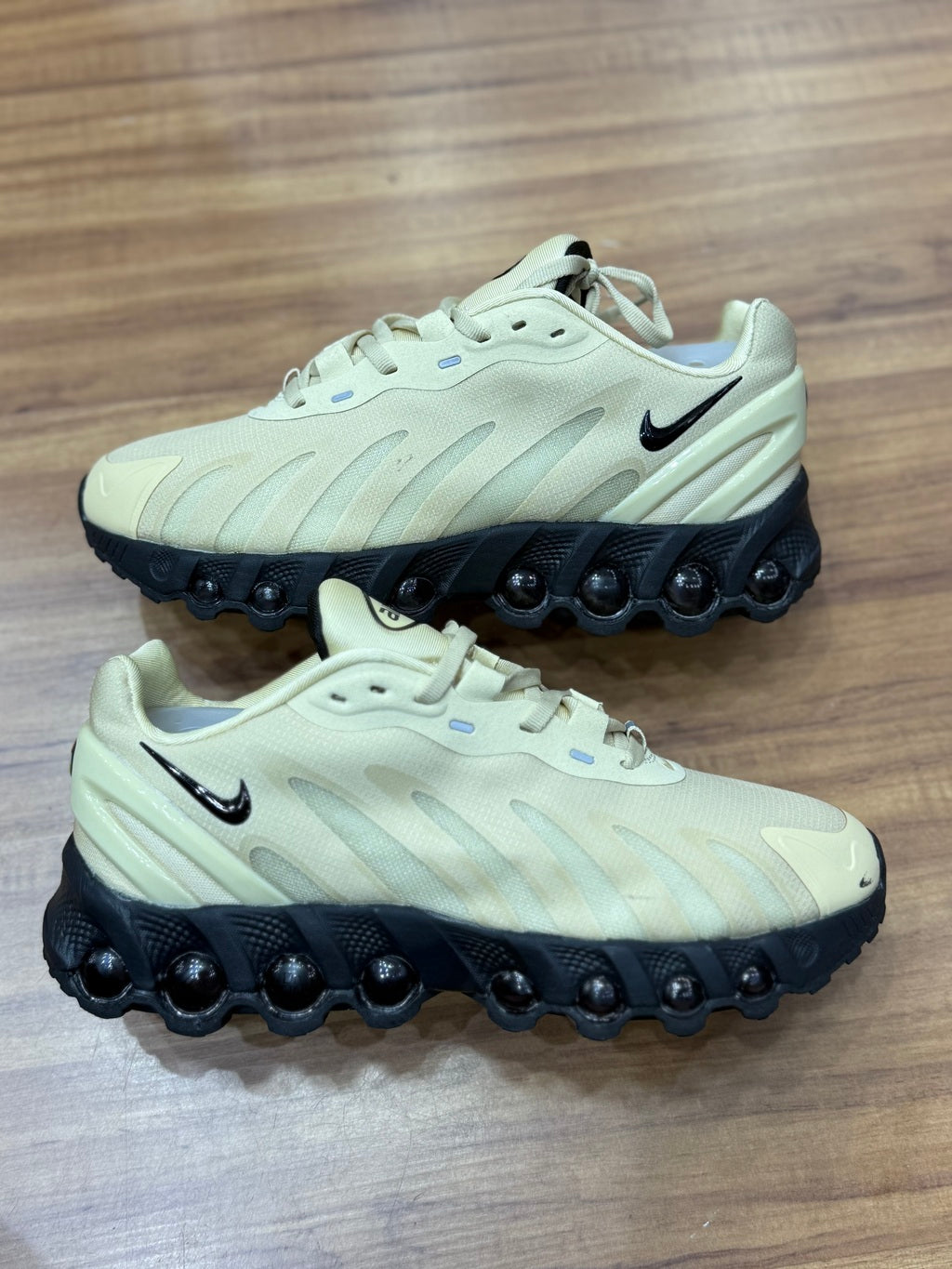 Nike DN8 Bege
