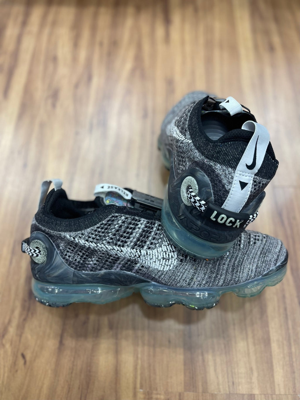 Vapormax 4.0 "Preto/Cinza"