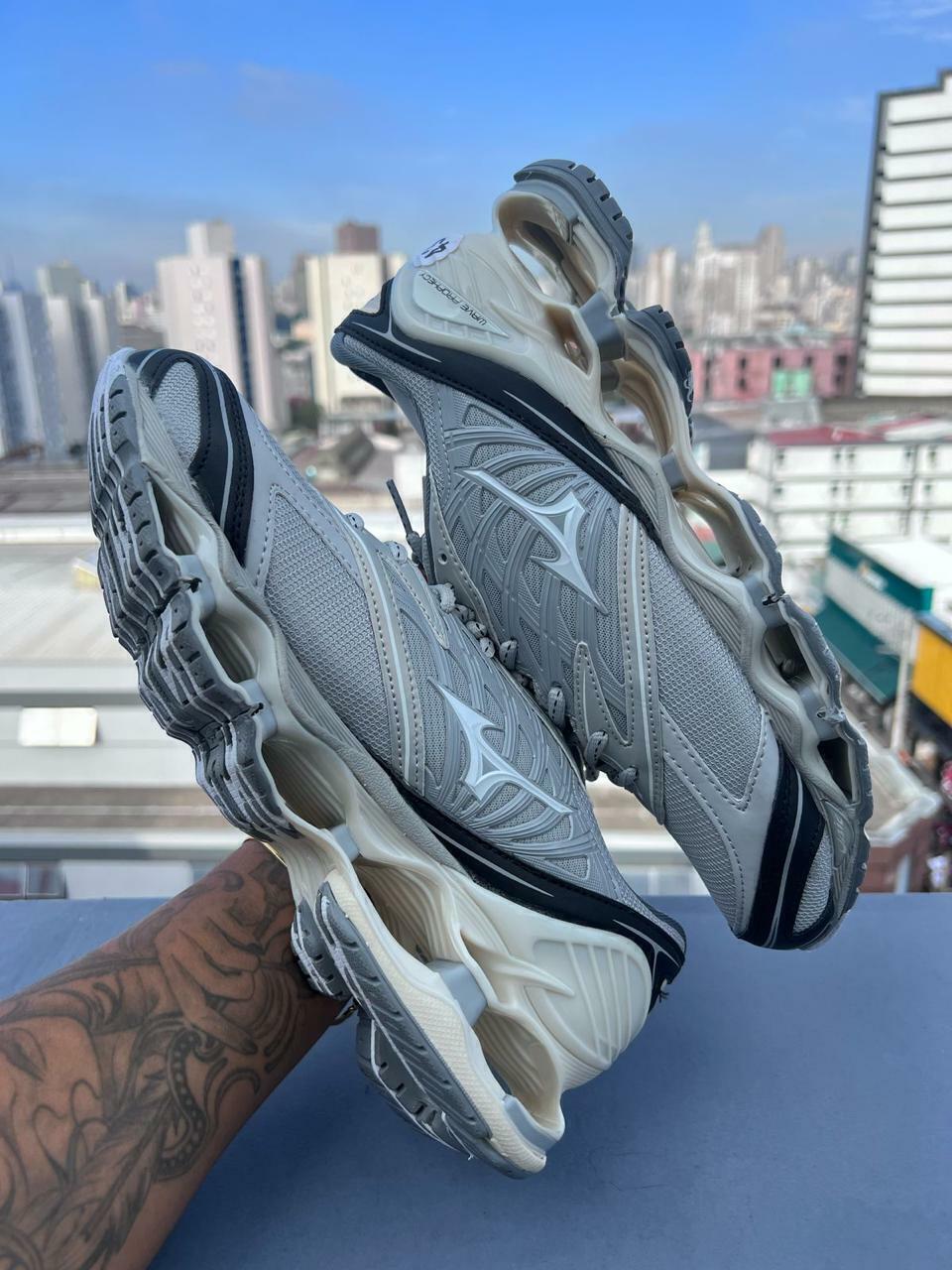 Mizuno Wave Prophecy LS Cinza e Bege