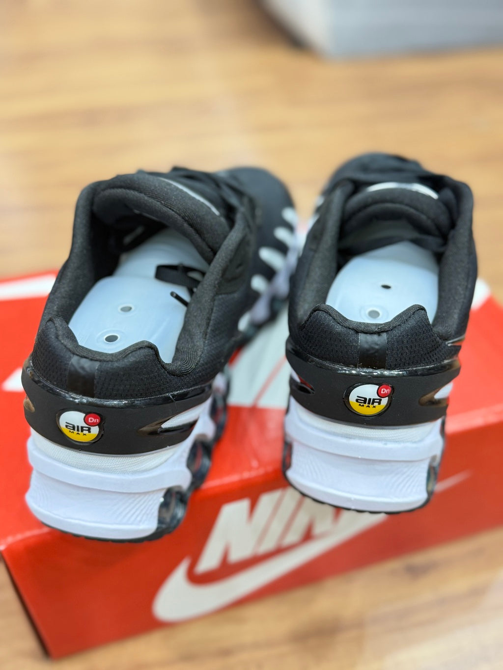 Nike DN8 Preto branco