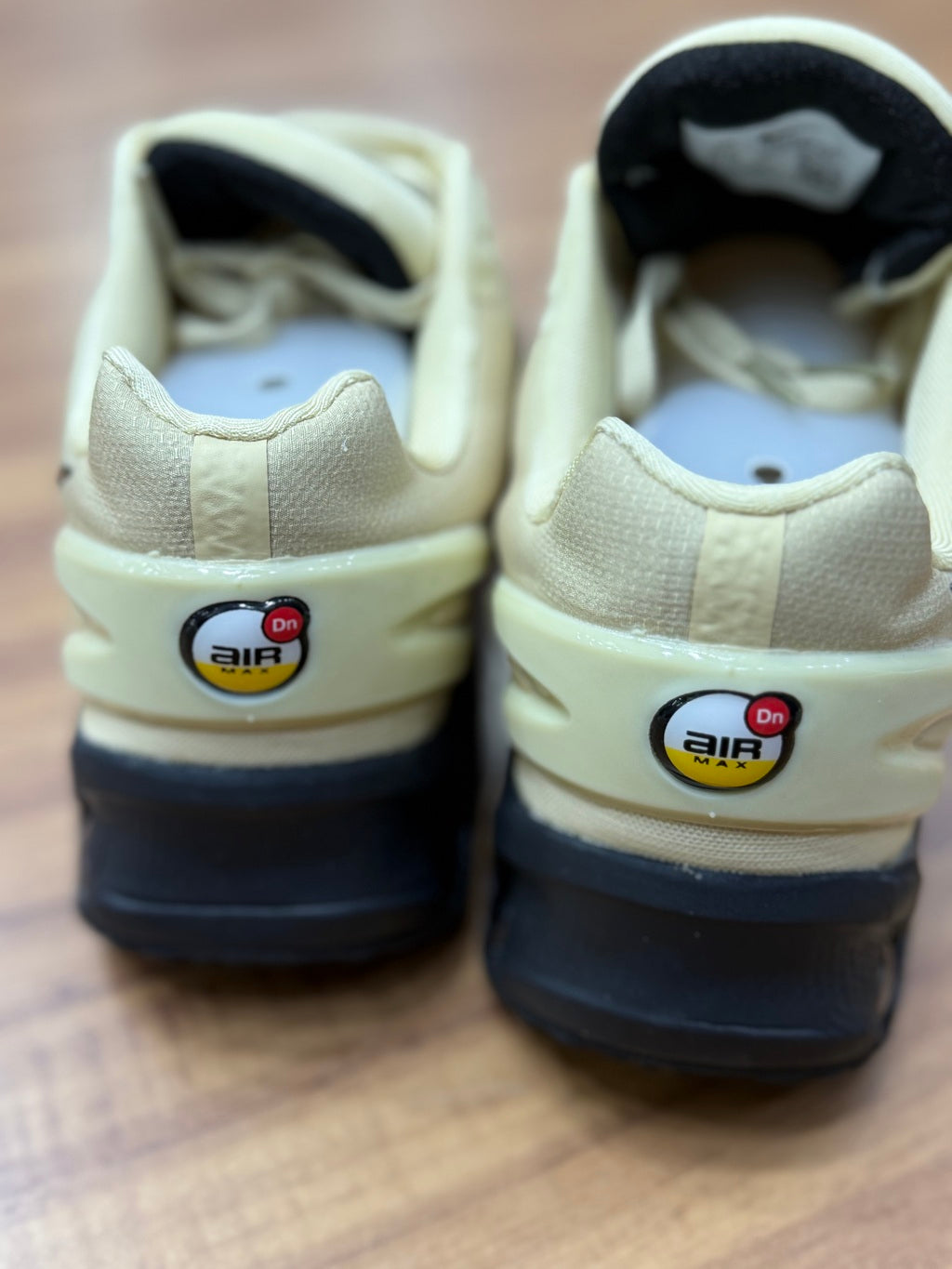 Nike DN8 Bege