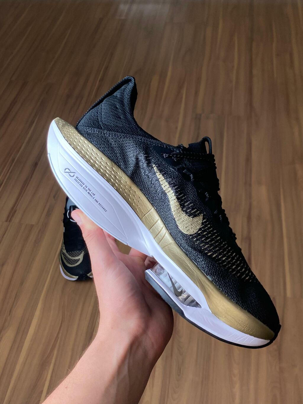 Air Zoom Alphafly "Preto/Dourado"
