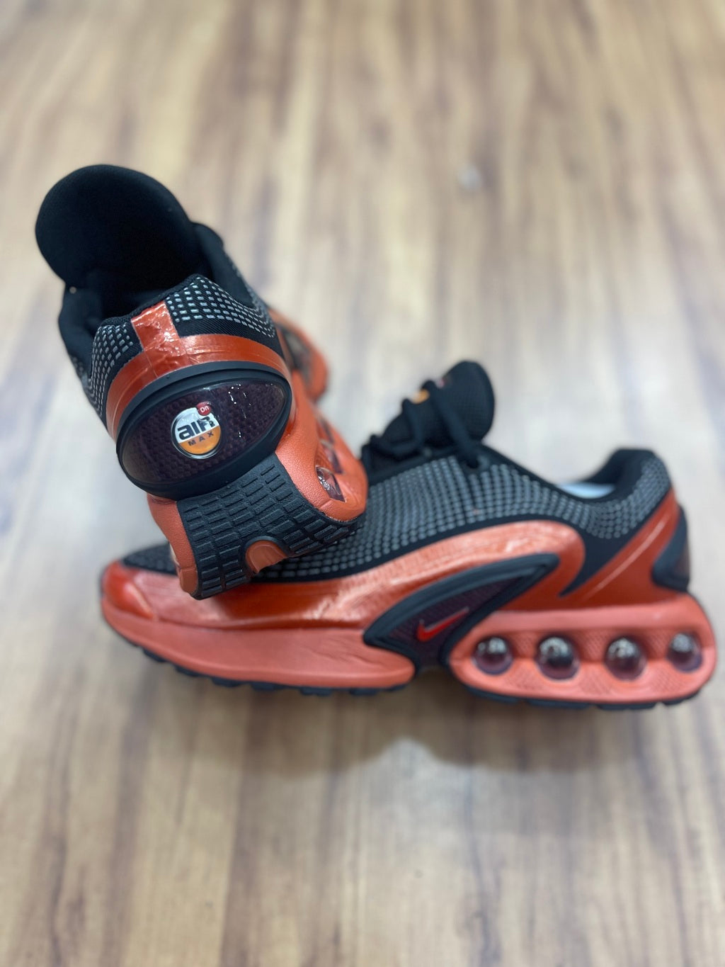 Air Max DN "Preto/Laranja"