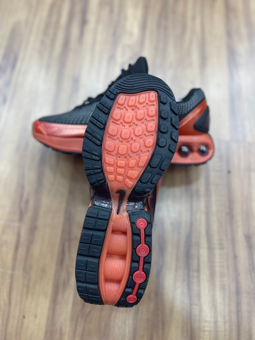 Air Max DN "Preto/Laranja"
