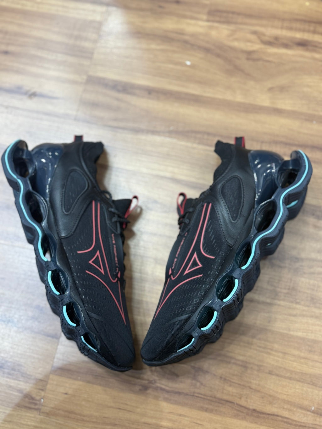 Tênis Mizuno Wave Prophecy 14 - Grafite+ Vermelho