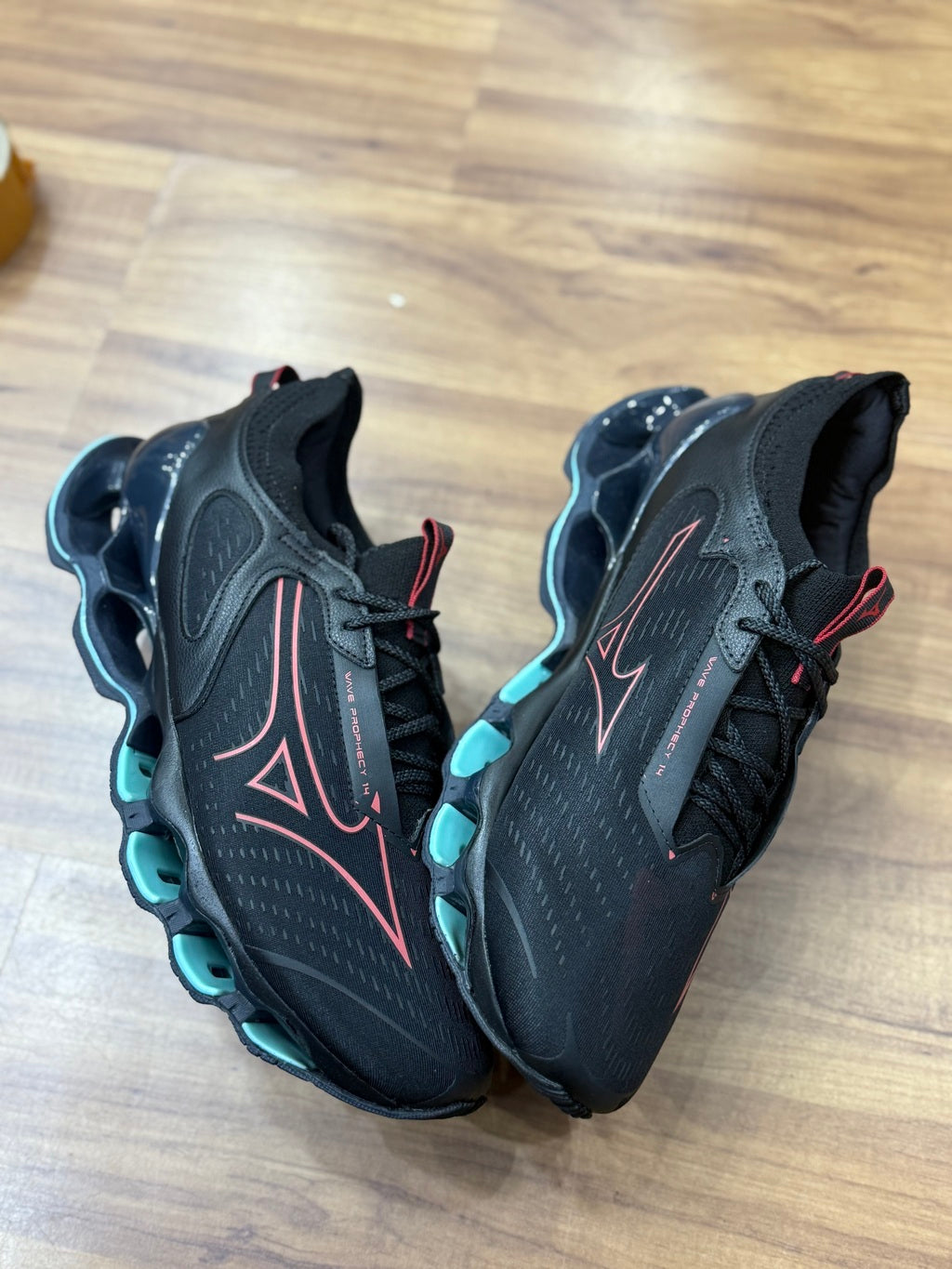 Tênis Mizuno Wave Prophecy 14 - Grafite+ Vermelho