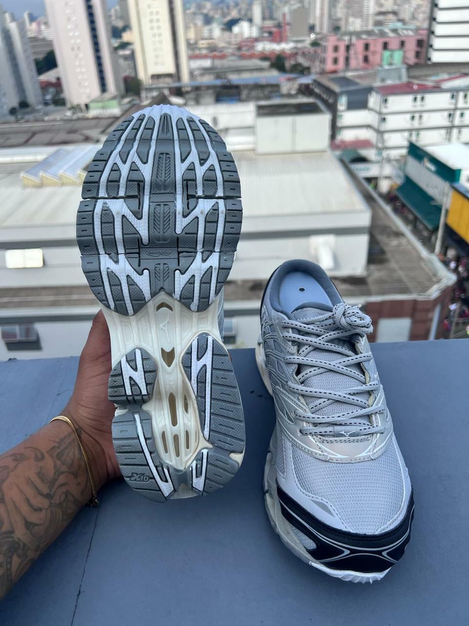 Mizuno Wave Prophecy LS Cinza e Bege