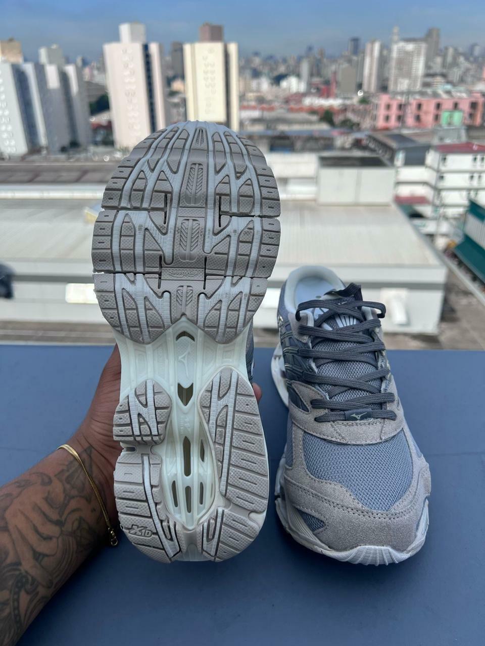 Mizuno Wave Prophecy LS Bege e Cinza