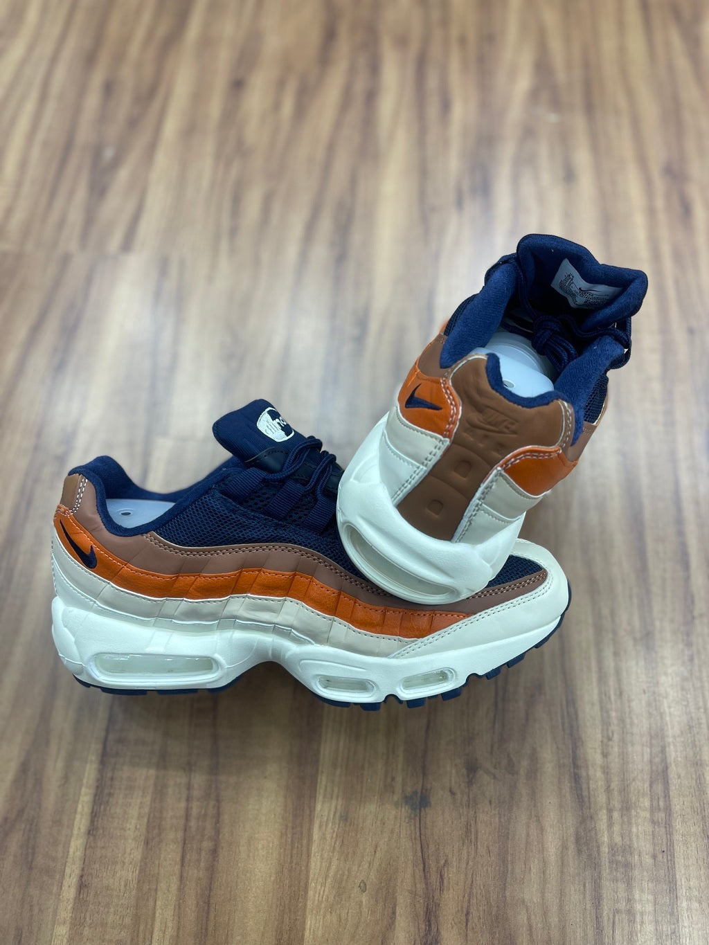 Air Max 95 Essential "Azul Marinho/Laranja/Branco"