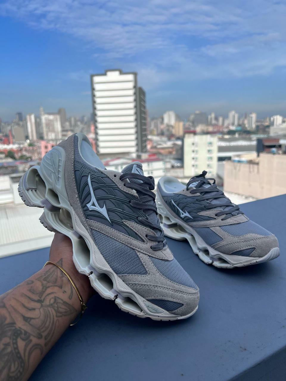 Mizuno Wave Prophecy LS Bege e Cinza