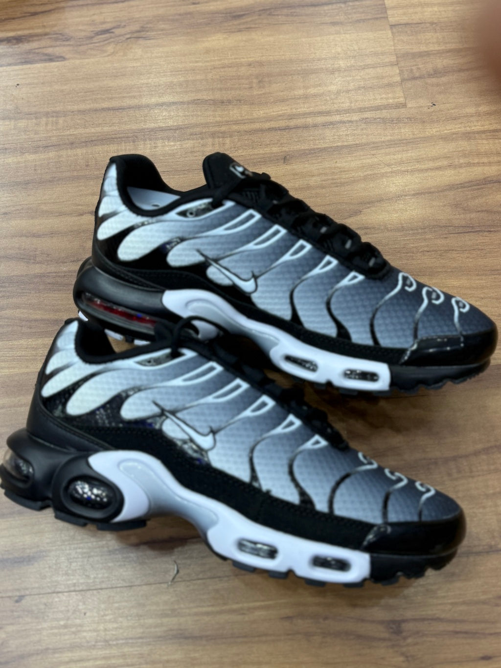 Tn Black White Metallic Silver