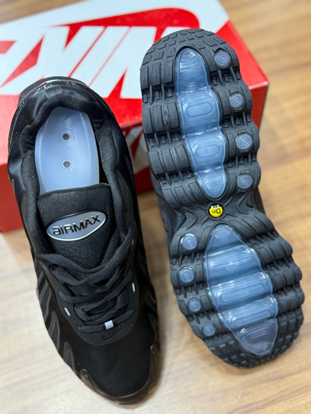 Nike DN 8 preto prata