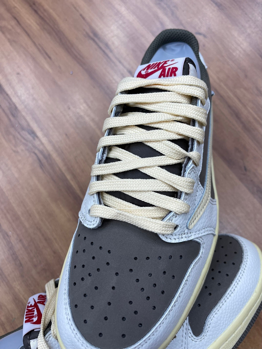 Jordan Travis Scott "Bege/Branco"