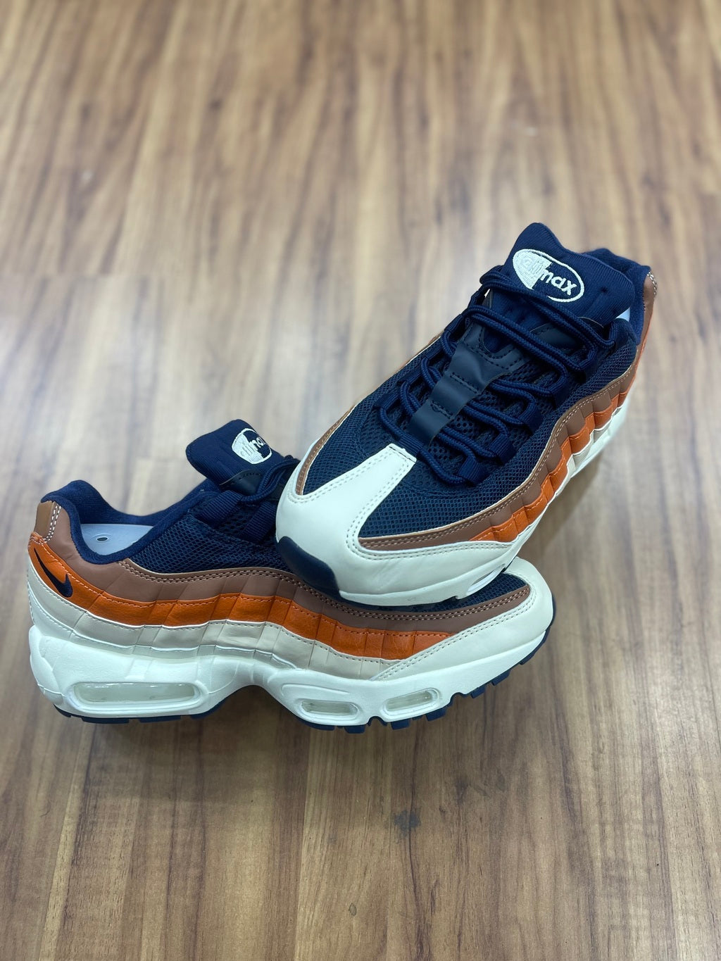 Air Max 95 Essential "Azul Marinho/Laranja/Branco"