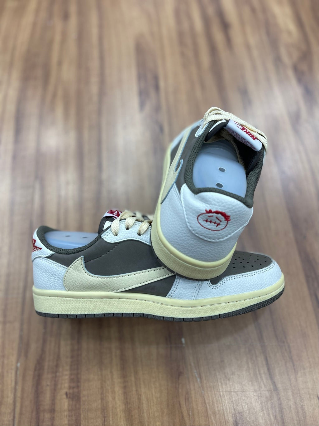 Jordan Travis Scott "Bege/Branco"