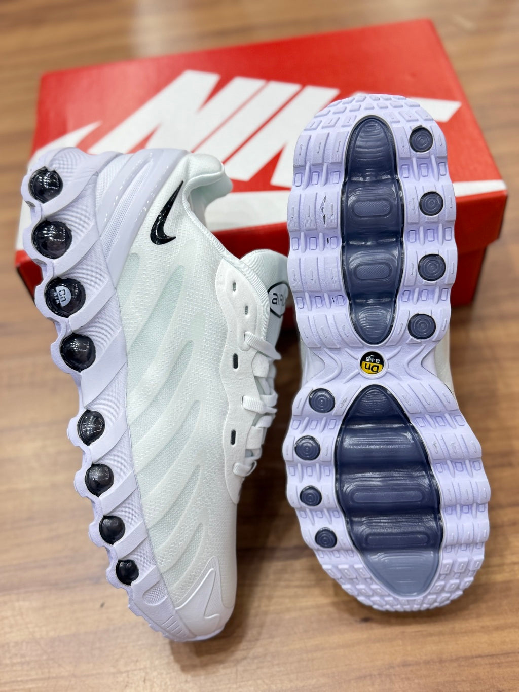 Nike DN8 Branco