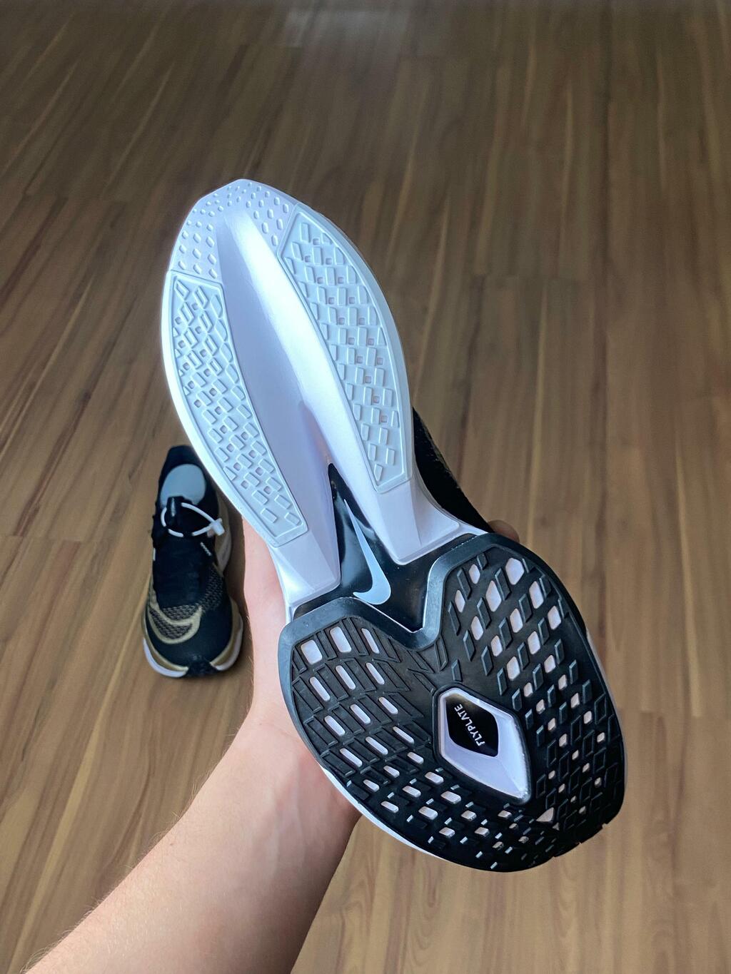 Air Zoom Alphafly "Preto/Dourado"