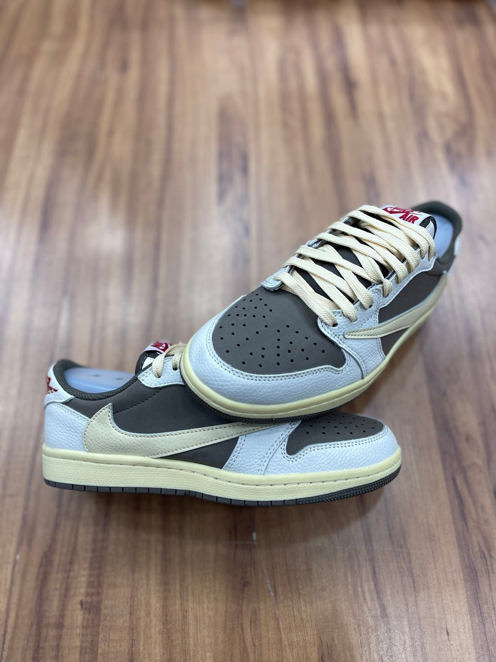 Jordan Travis Scott "Bege/Branco"