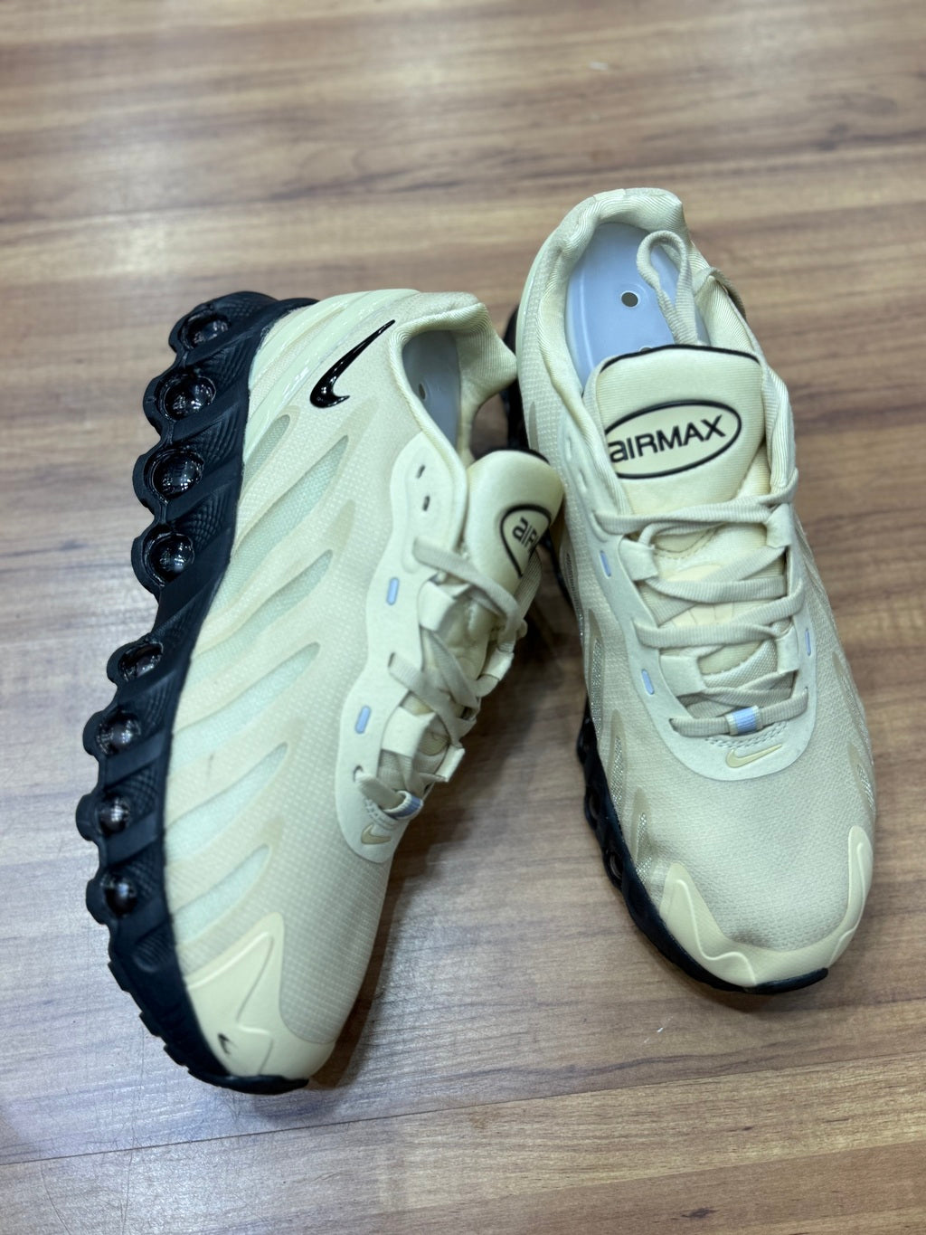 Nike DN8 Bege