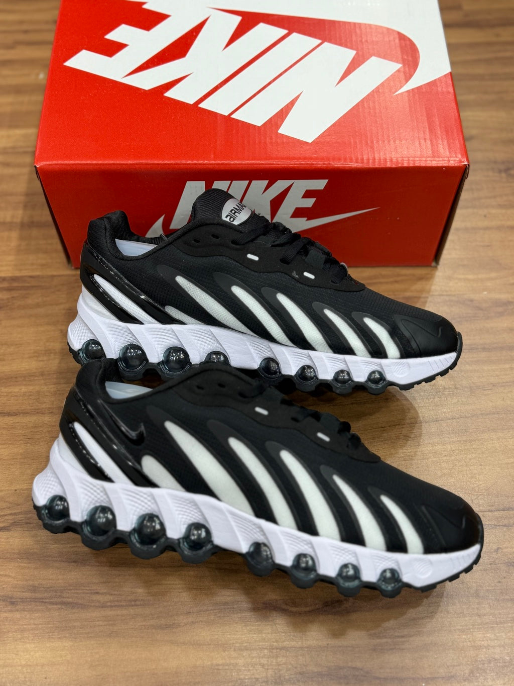 Nike DN8 Preto branco