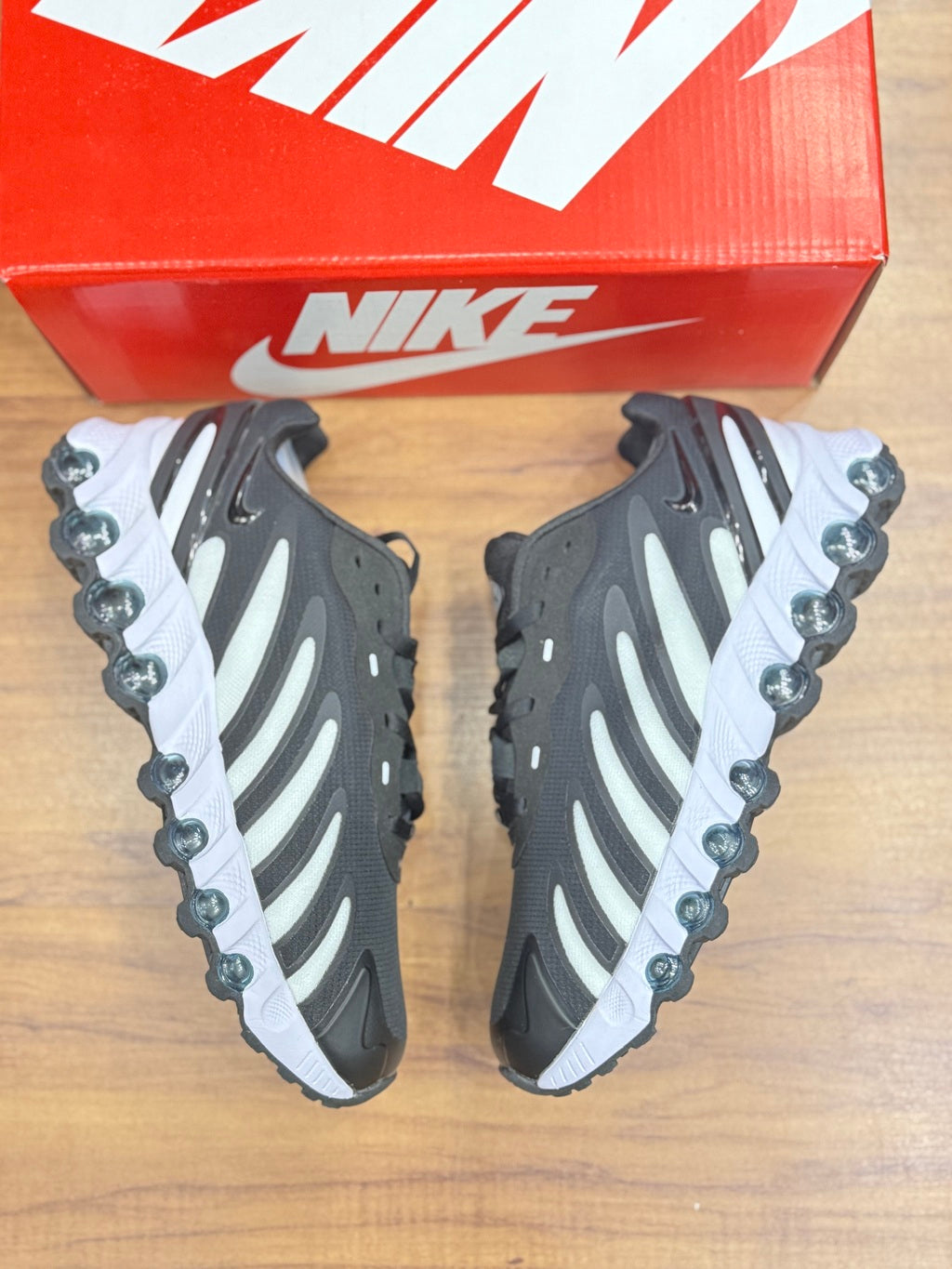 Nike DN8 Preto branco