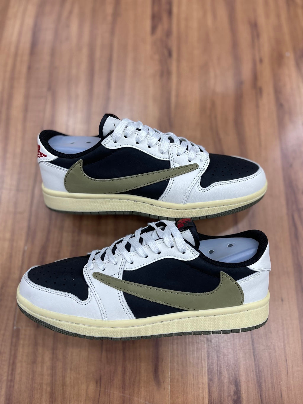 Jordan Travis Scott "Preto/Branco"