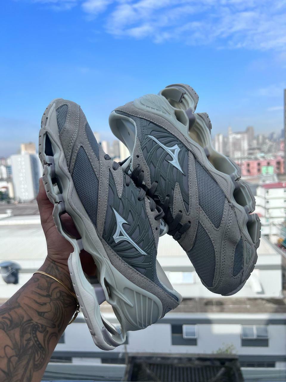 Mizuno Wave Prophecy LS Bege e Cinza