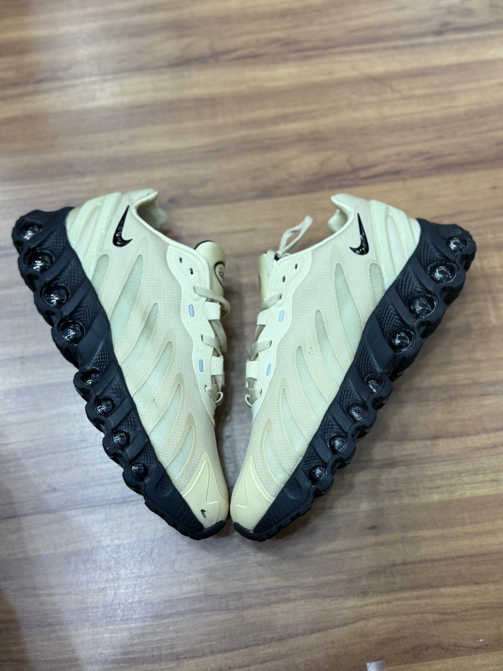 Nike DN8 Bege