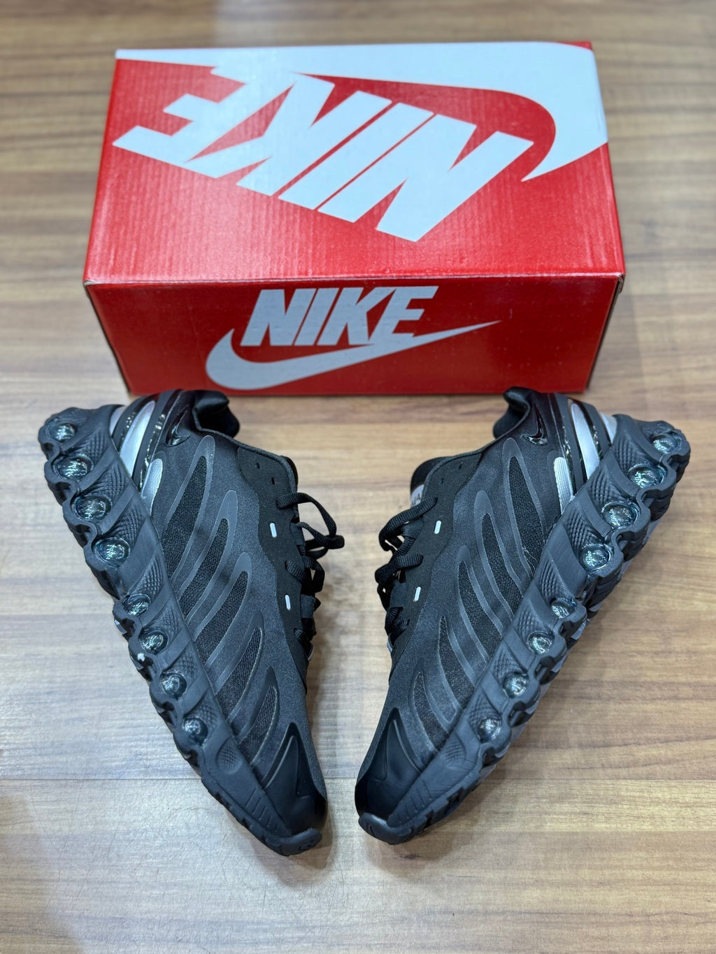 Nike DN 8 preto prata