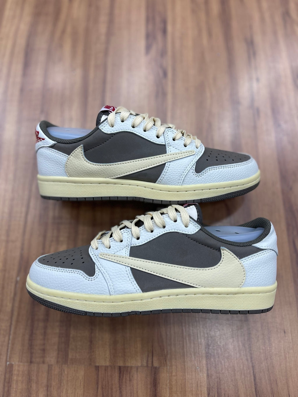 Jordan Travis Scott "Bege/Branco"