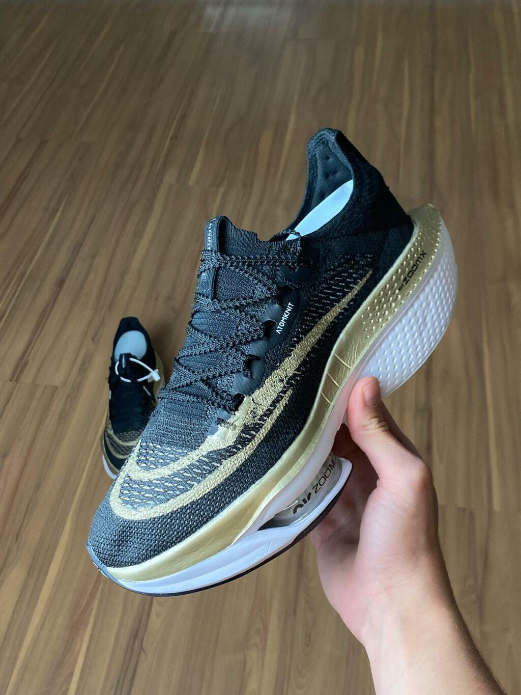 Air Zoom Alphafly "Preto/Dourado"