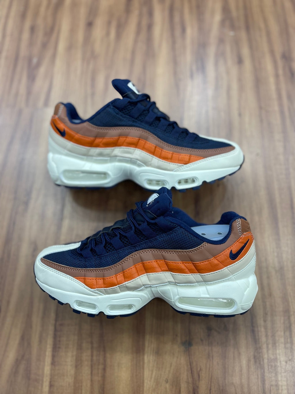 Air Max 95 Essential "Azul Marinho/Laranja/Branco"